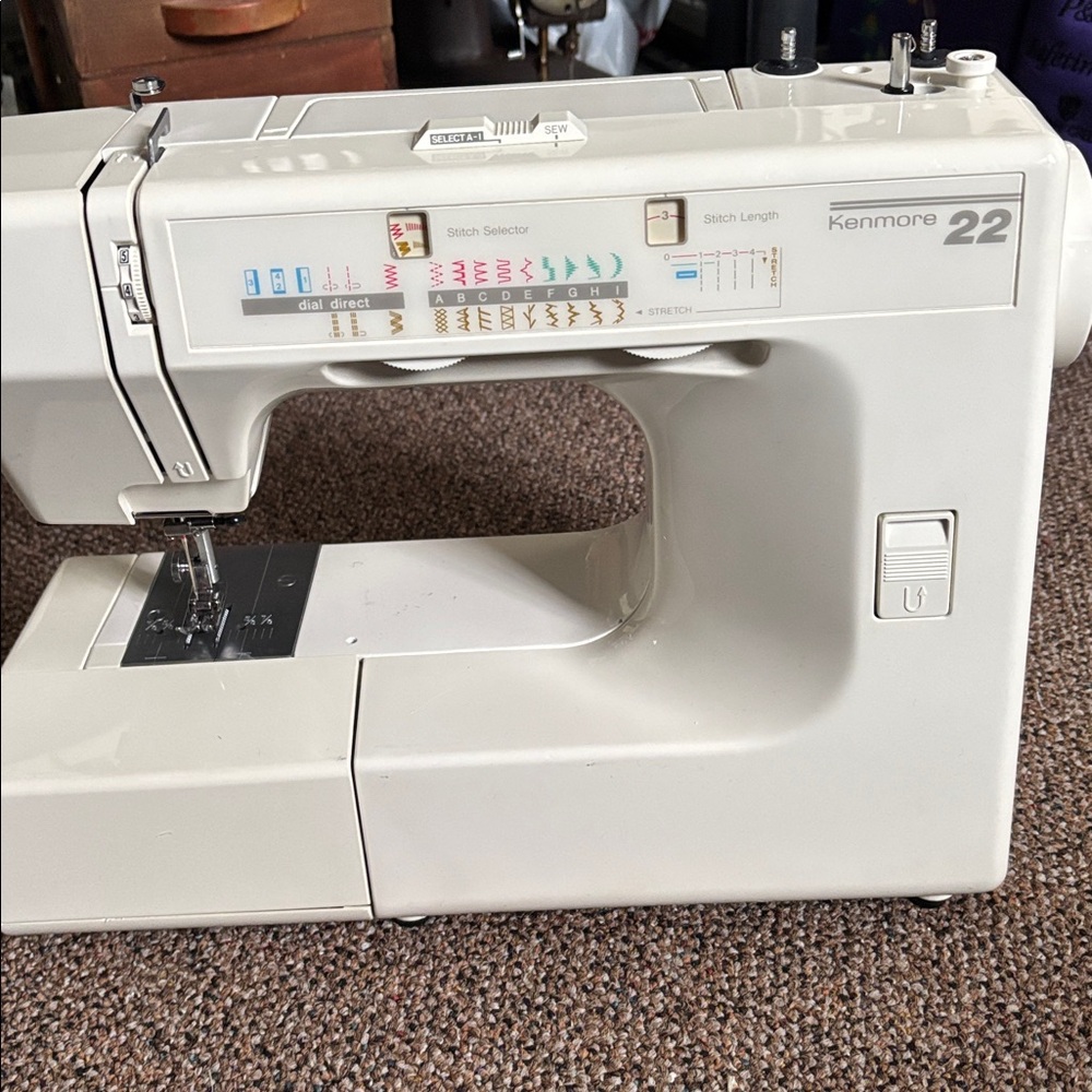 Kenmore /Janome Sewing Machine  385.17622090 W/Pedal, - Accessories Works Great